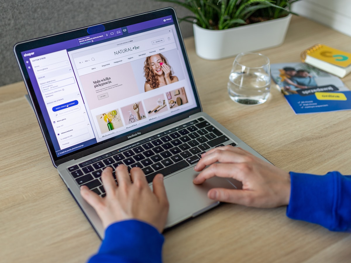 Online store product catalogue and order management on screen